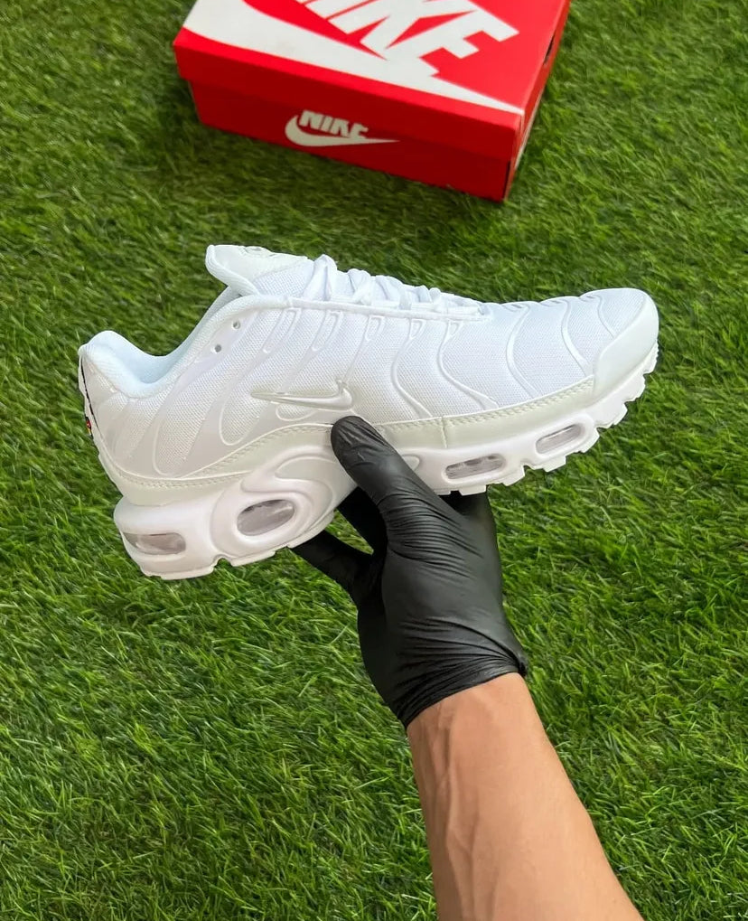 NIKE AIR MAX TN PLUS