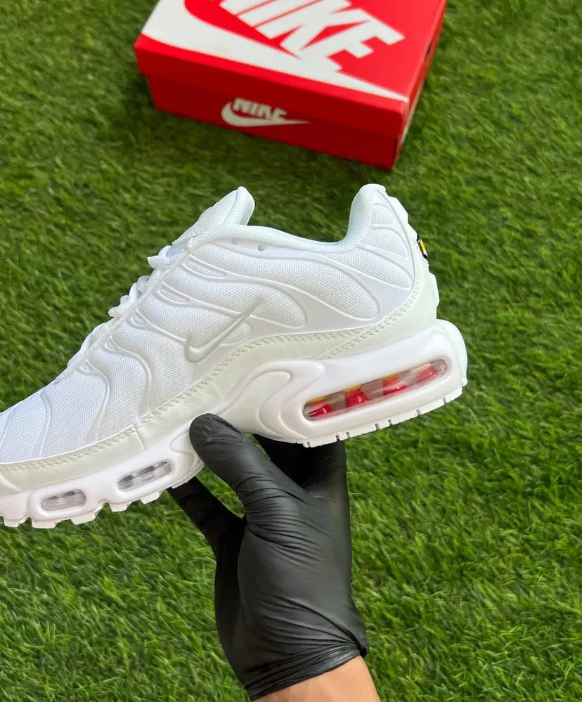 NIKE AIR MAX TN PLUS