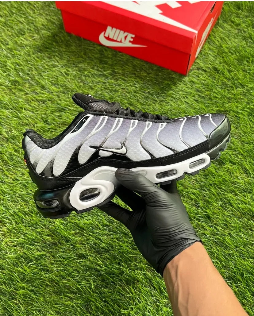 NIKE AIR MAX PLUS TN