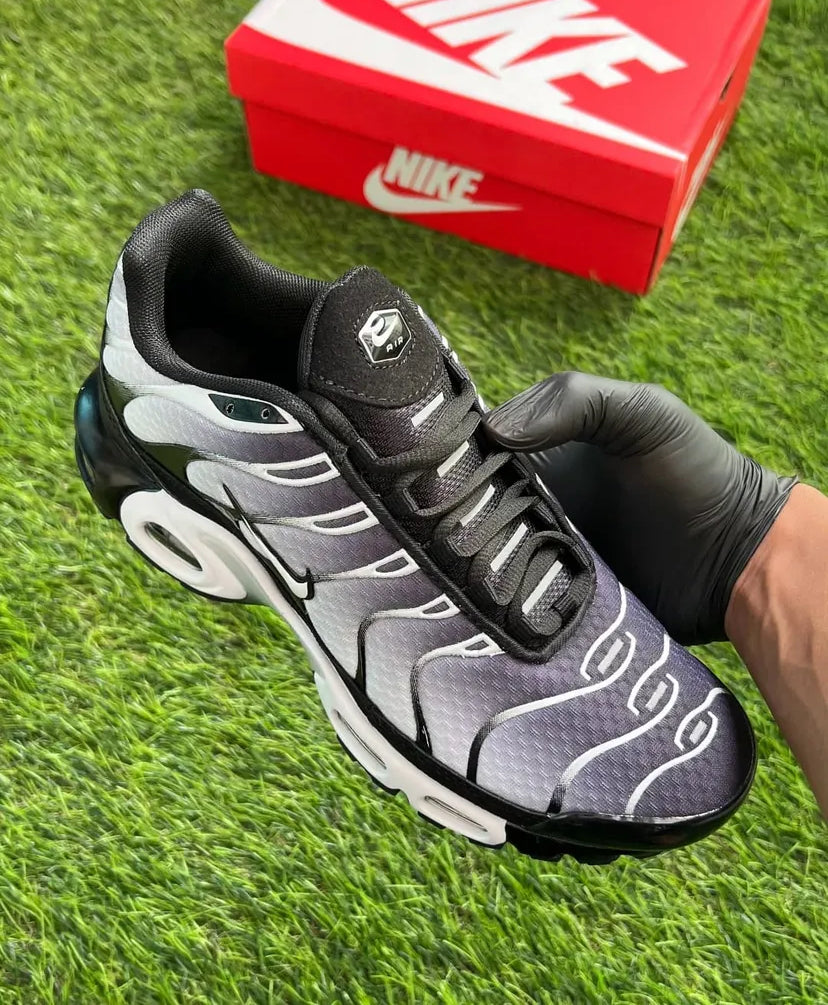 NIKE AIR MAX PLUS TN