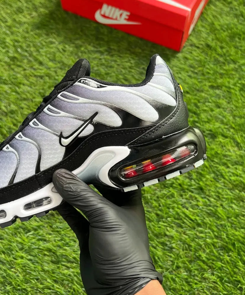 NIKE AIR MAX PLUS TN