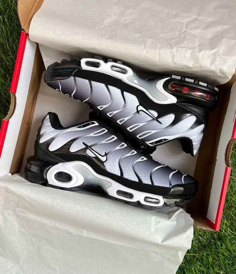 NIKE AIR MAX PLUS TN